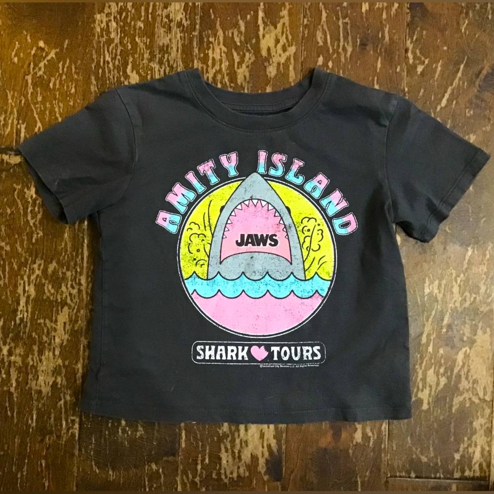 Gap shark tshirt size 8